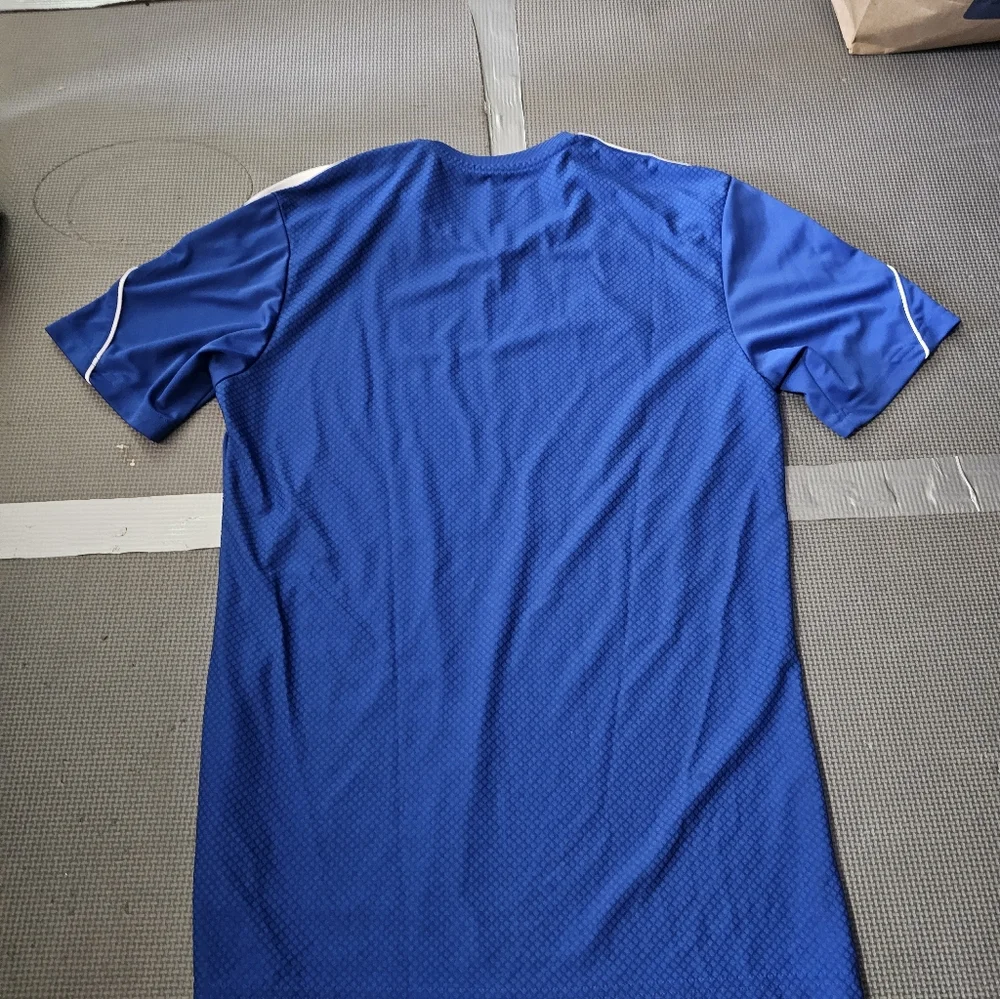Adidas Vneck - Picture 3 of 3